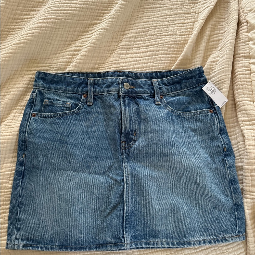 Brand NEW old navy skirt! Too big and couldn’t return